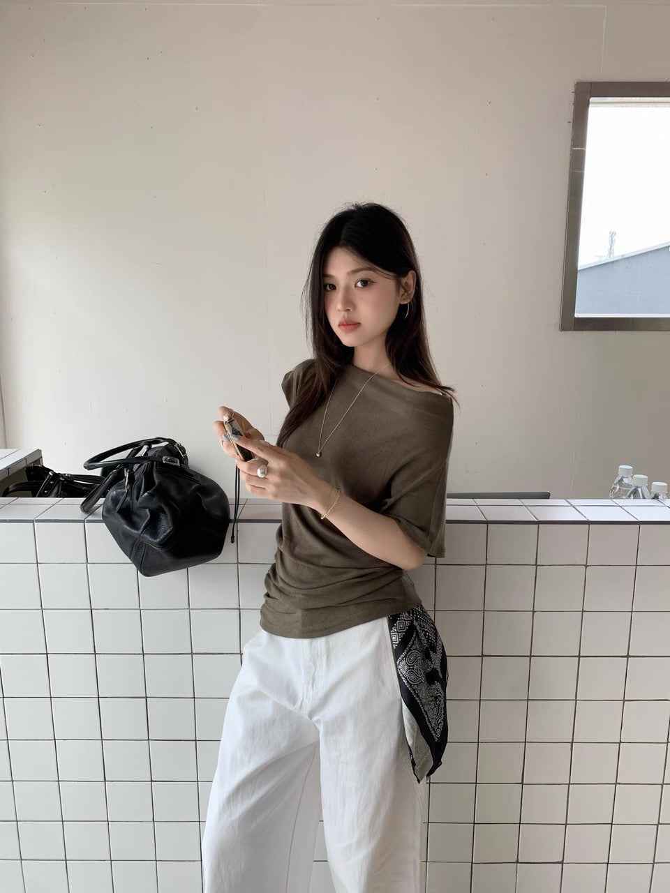 アシンメトリーネックサイドギャザーカットソー