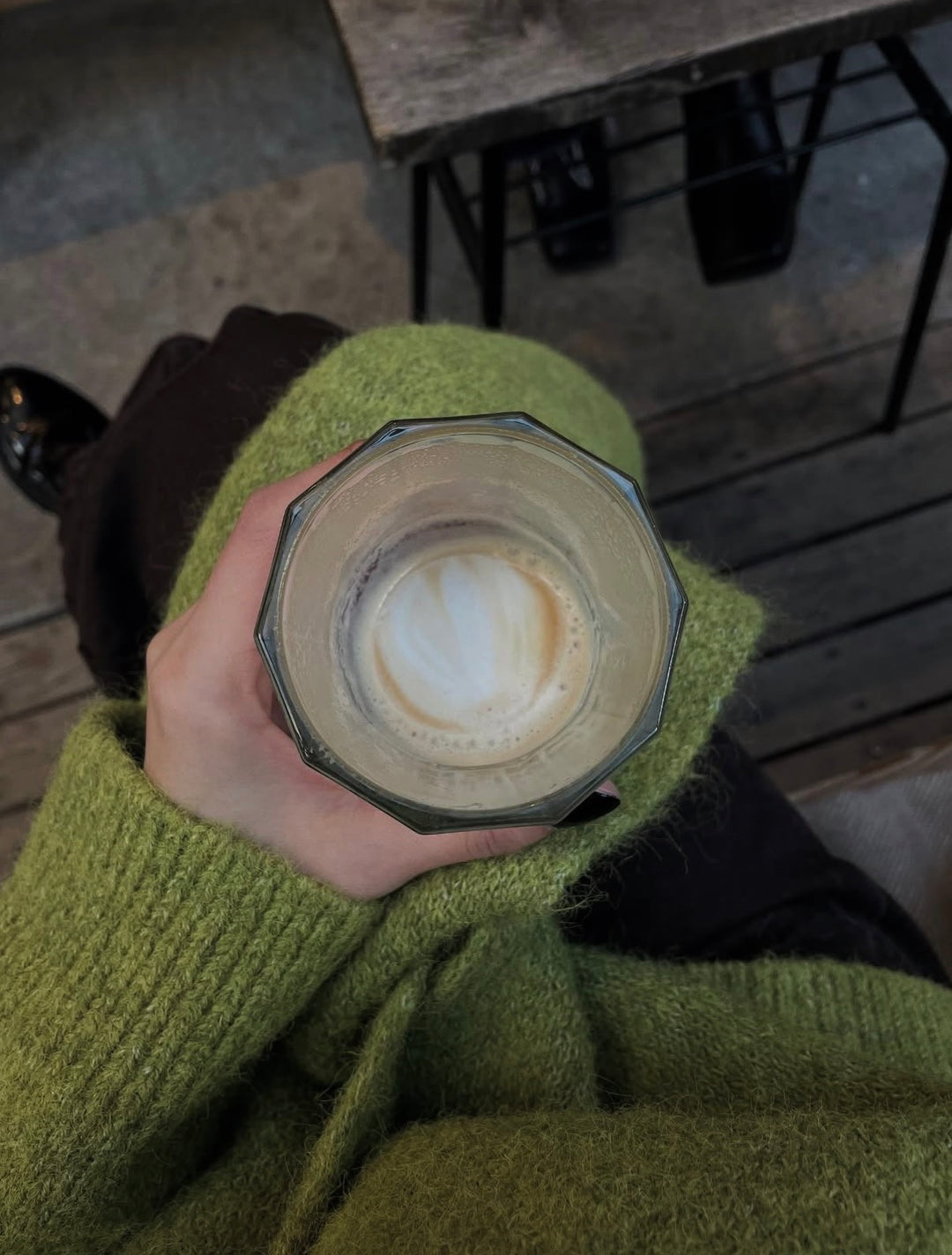 【アウトレット】(即納) マフラー付きVネックセーター