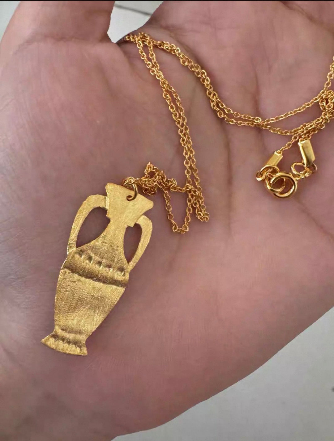 アンフォラモチーフ ゴールドネックレス