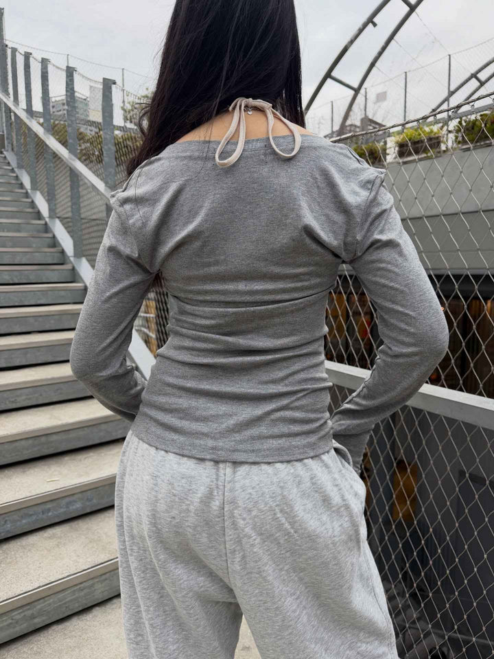 ※もうアウトレットにしましょう！ (サイズ表とカラー訂正お願いします)【アウトレット】(即納) 〈サスティナブル〉ホルターネックインナーレイヤード風カットソー