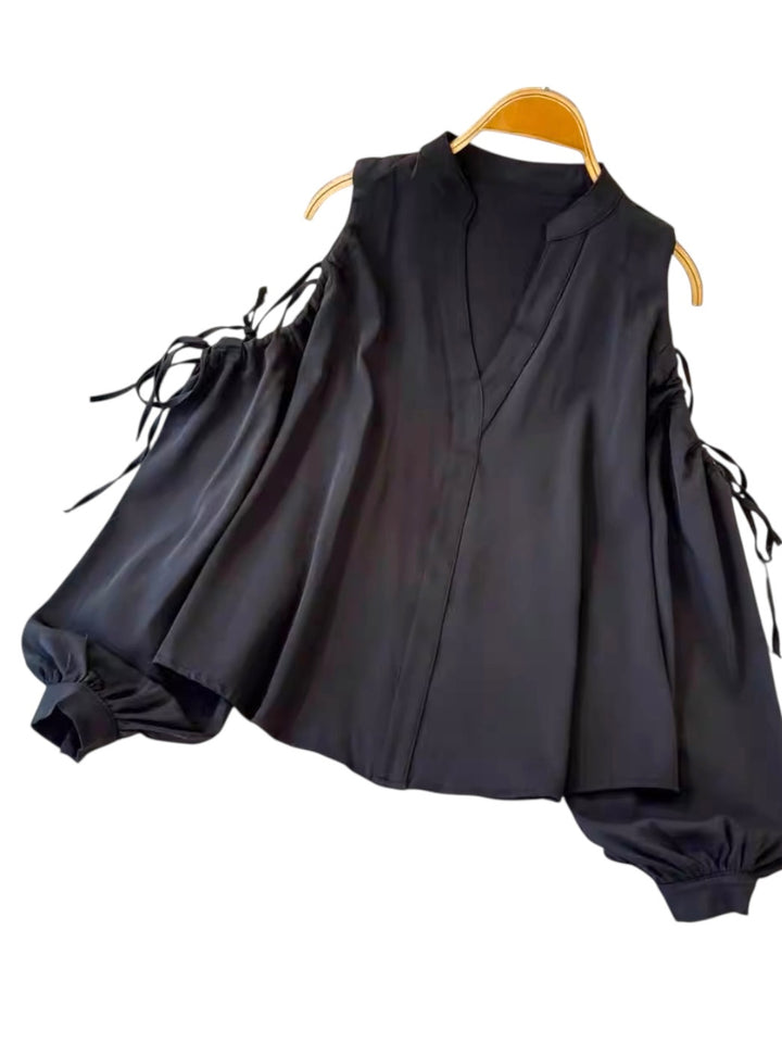 ショルダーカットアウトブラウス