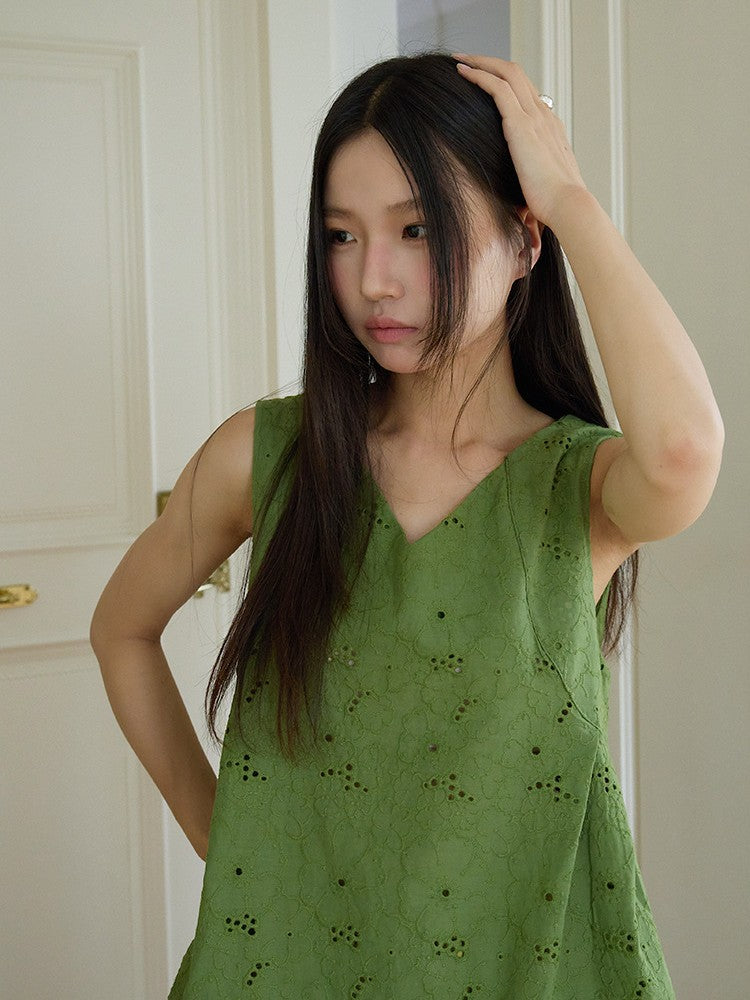 刺繍スカラップノースリーブトップス