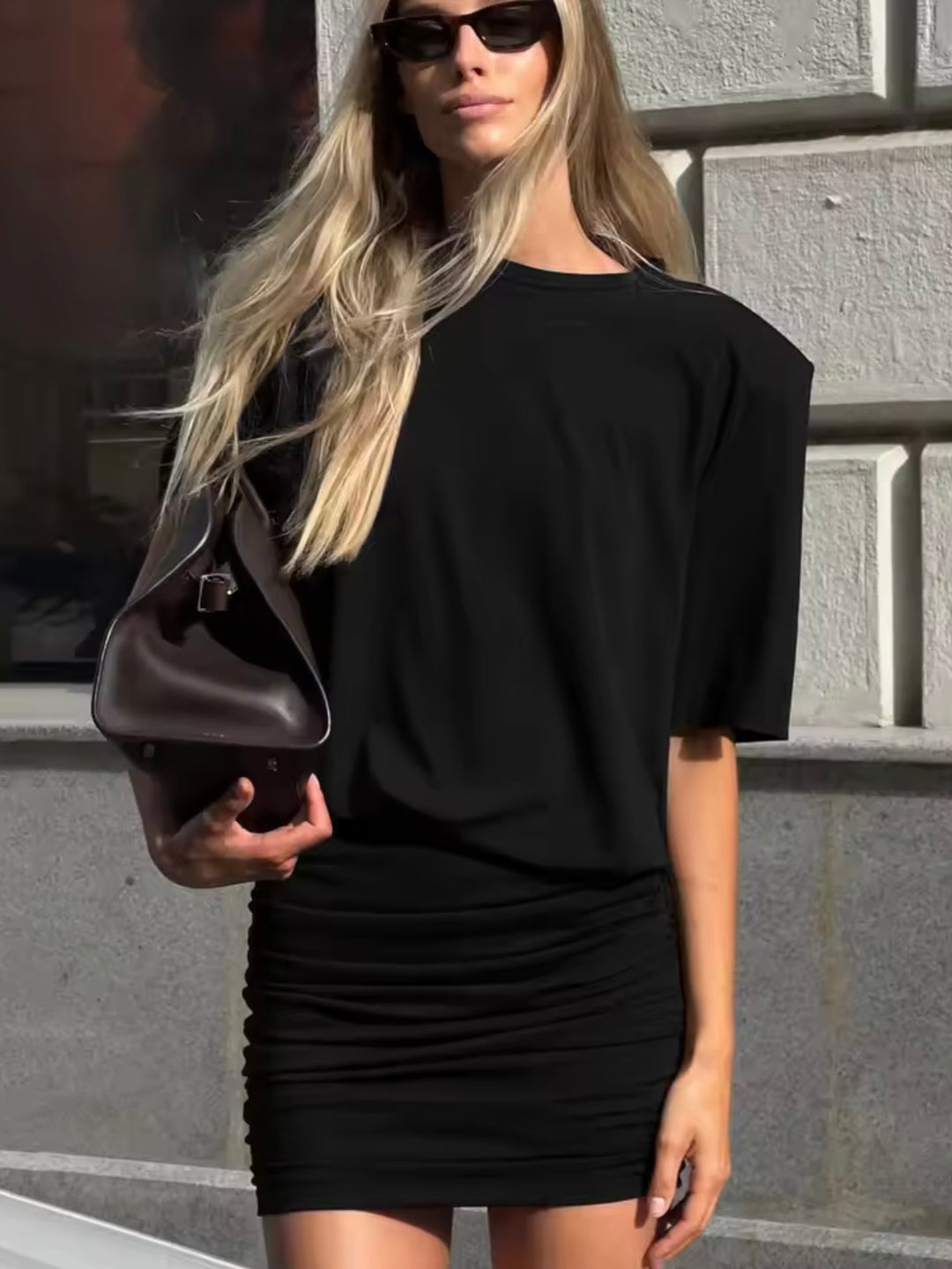 肩パッドインギャザーミニワンピース