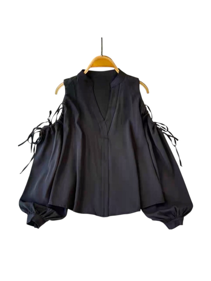 ショルダーカットアウトブラウス