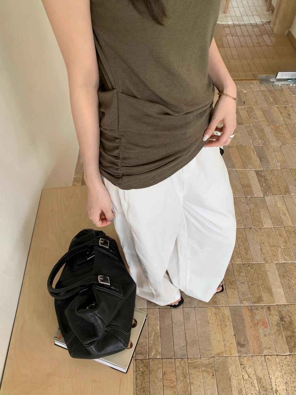 アシンメトリーネックサイドギャザーカットソー