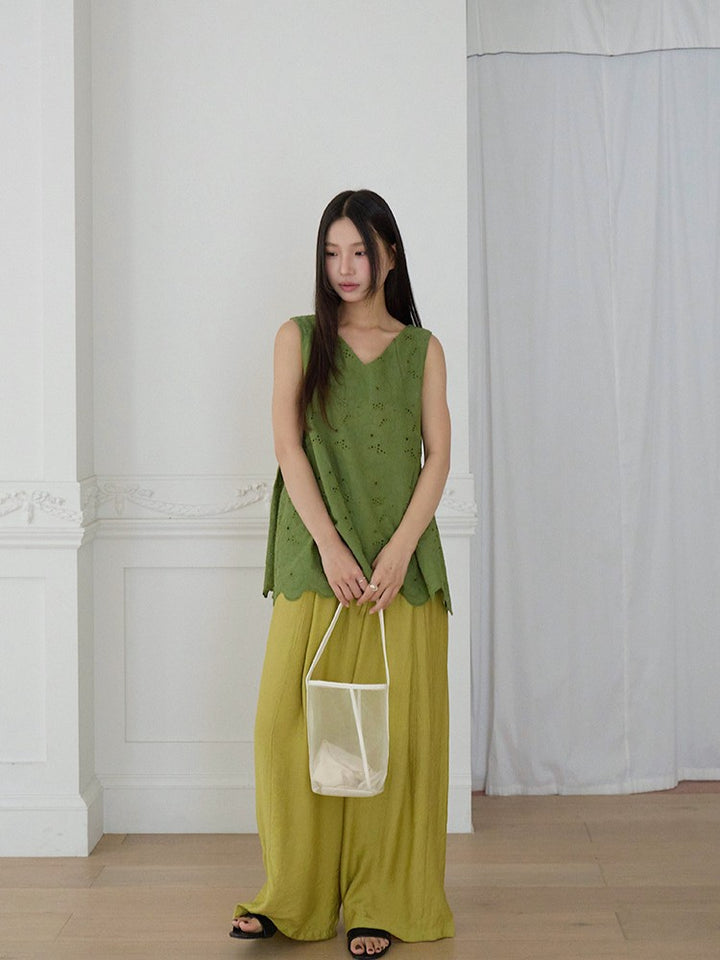 刺繍スカラップノースリーブトップス