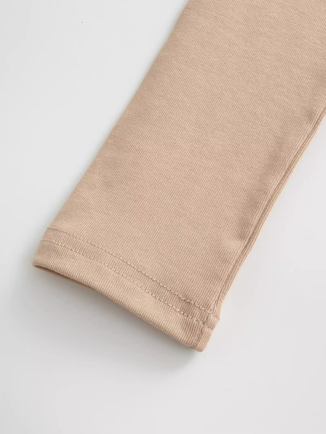 レースデザイン付きアシンメトリーボディスーツ