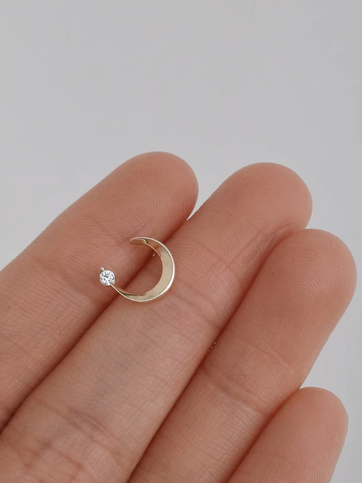 ミニマルムーンジルコニアストーンピアス