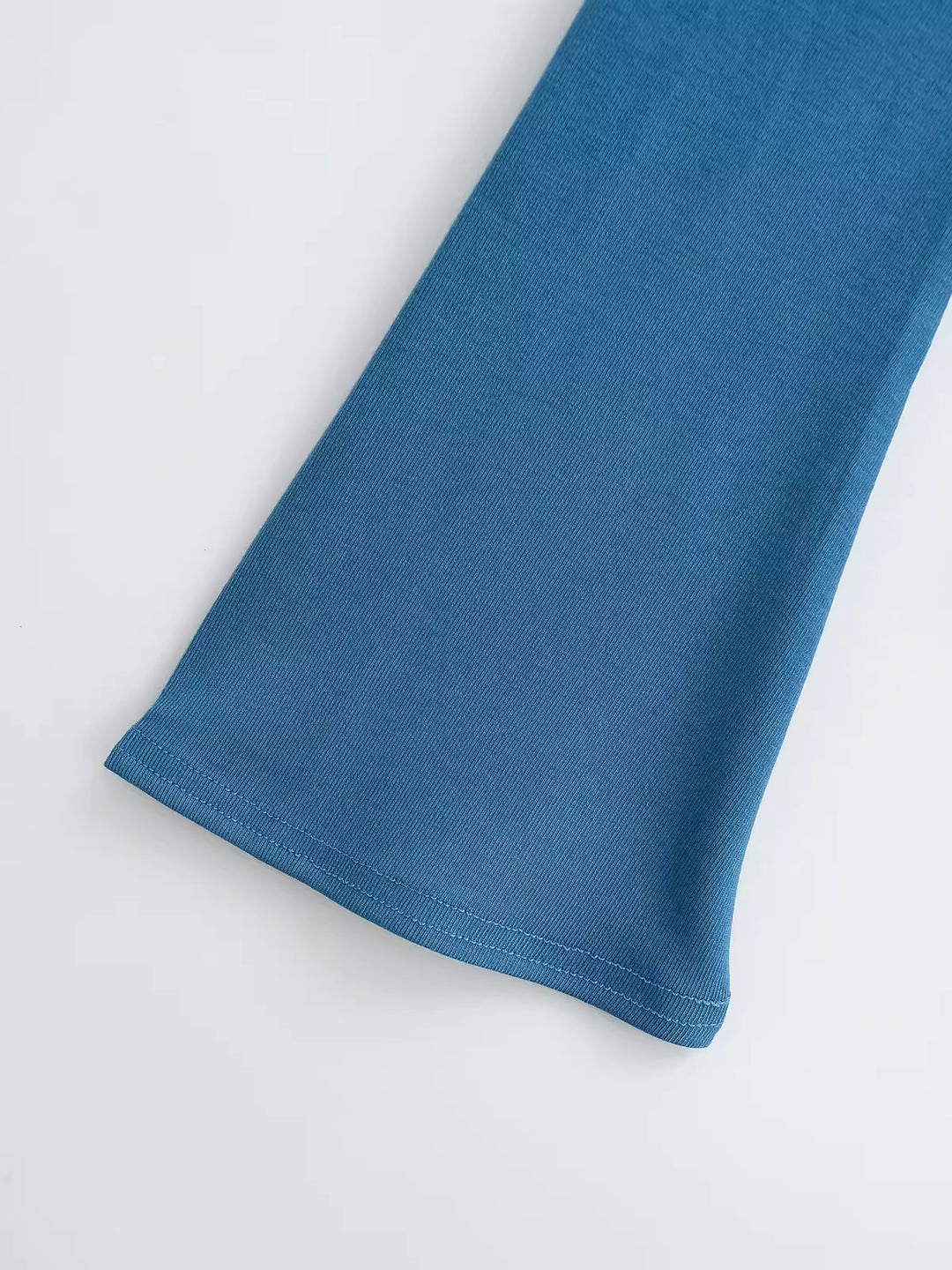 タイ付きドレープネックトップス