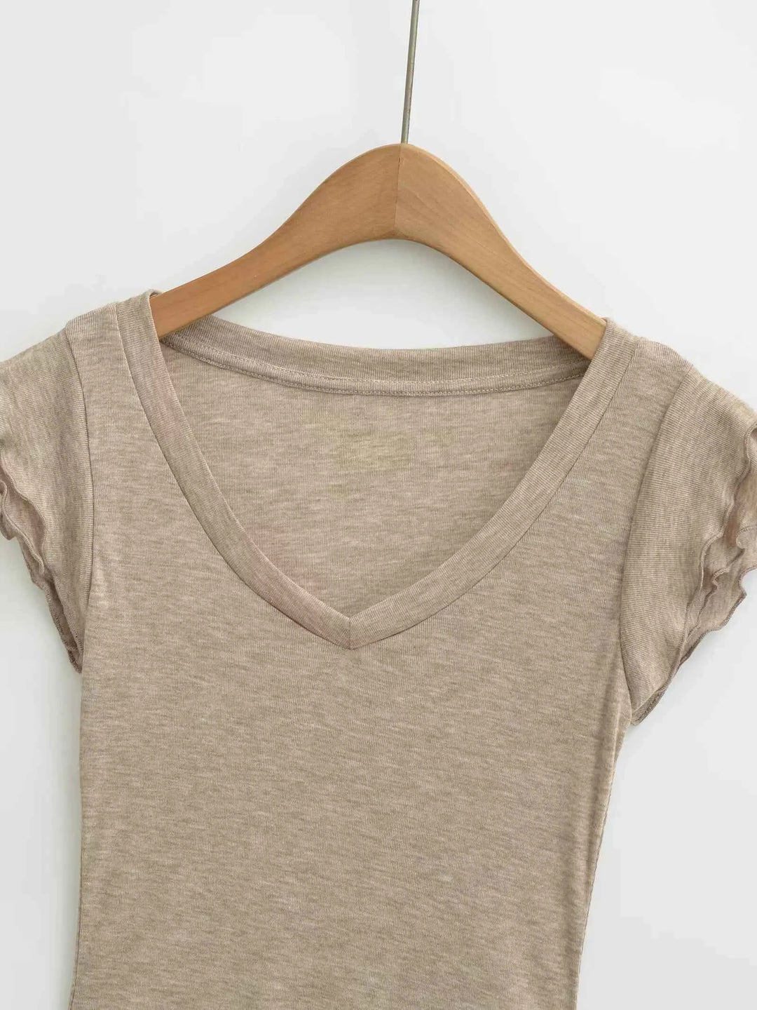 フリルスリーブソフトVネックTシャツ