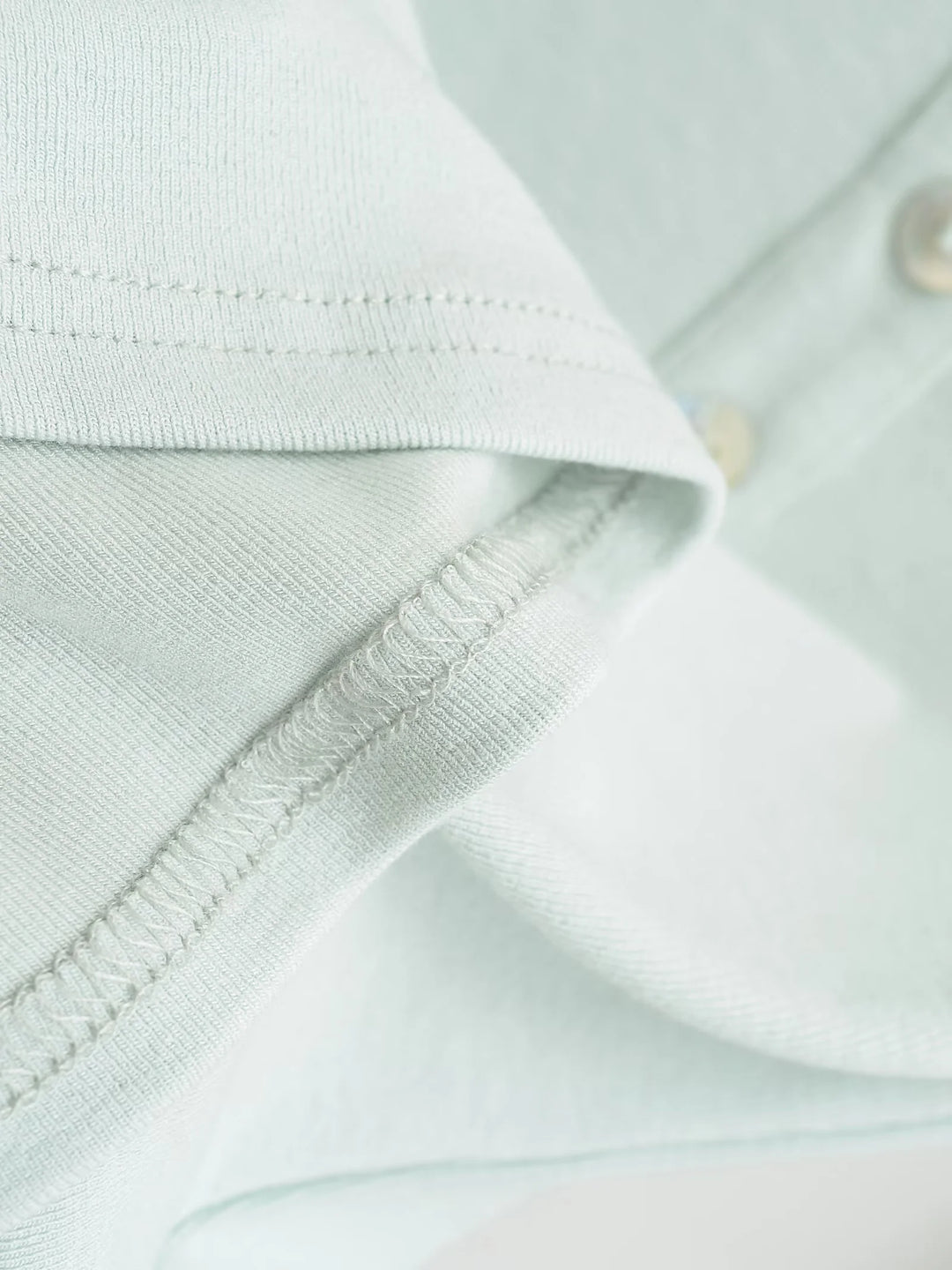 シェルボタンディテールオフショルダートップス