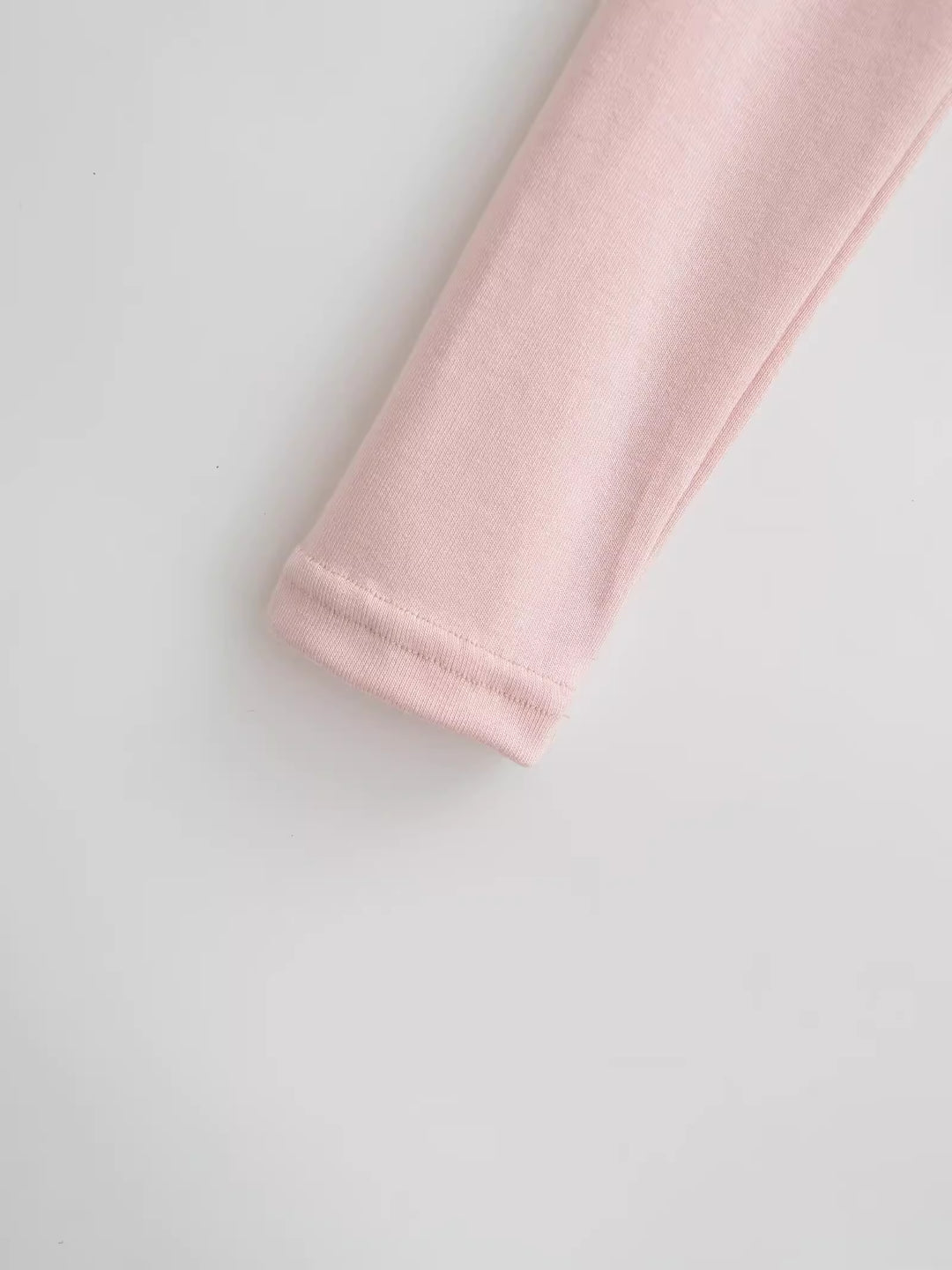 カップ付きオフショルダートップス