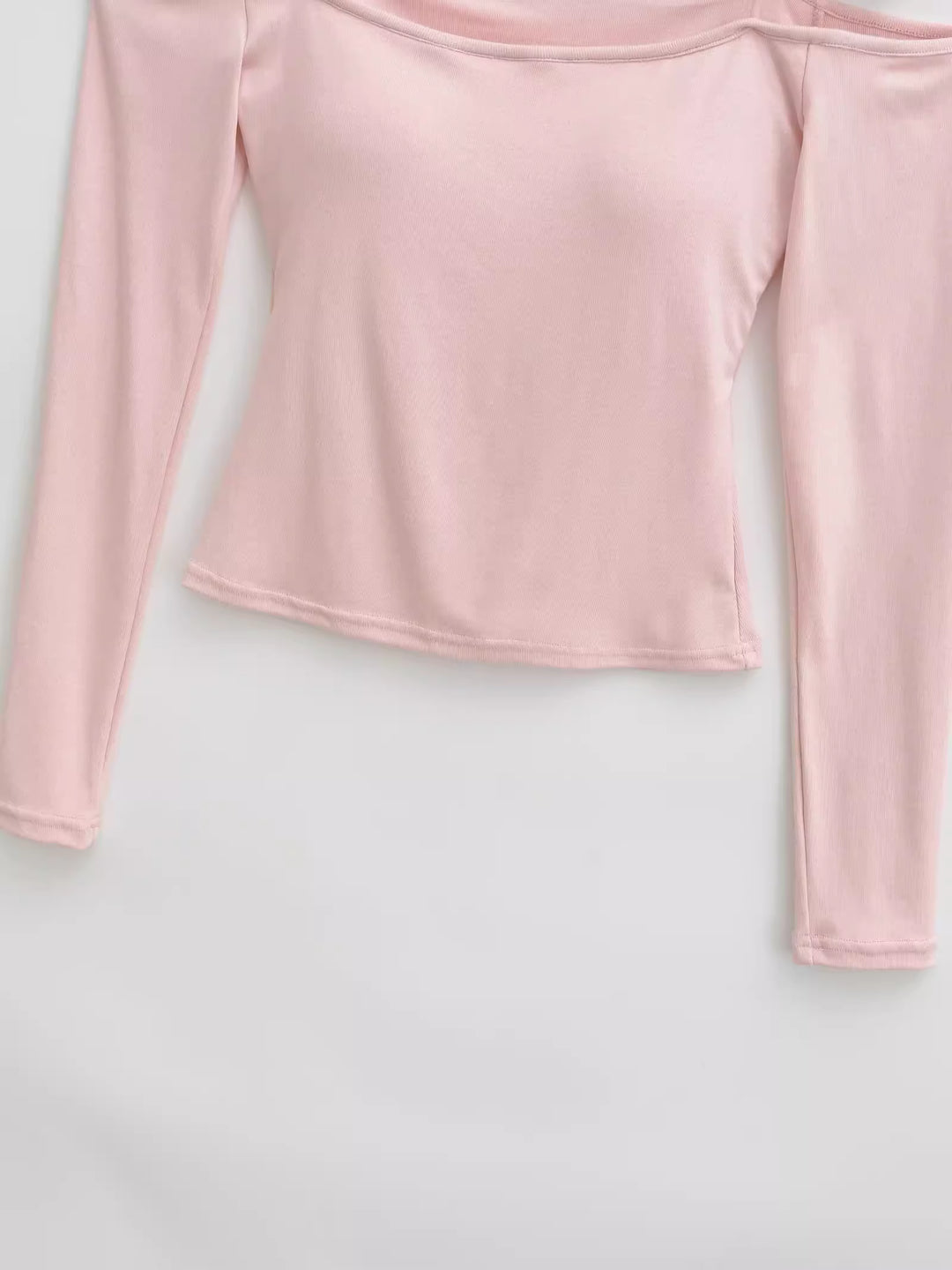 カップ付きオフショルダートップス