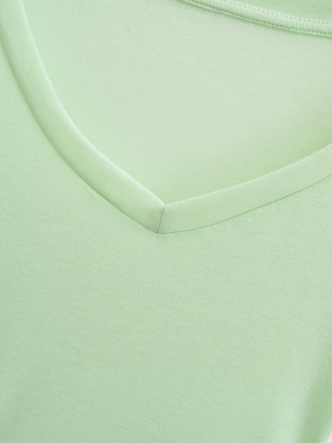 フリルスリーブソフトVネックTシャツ