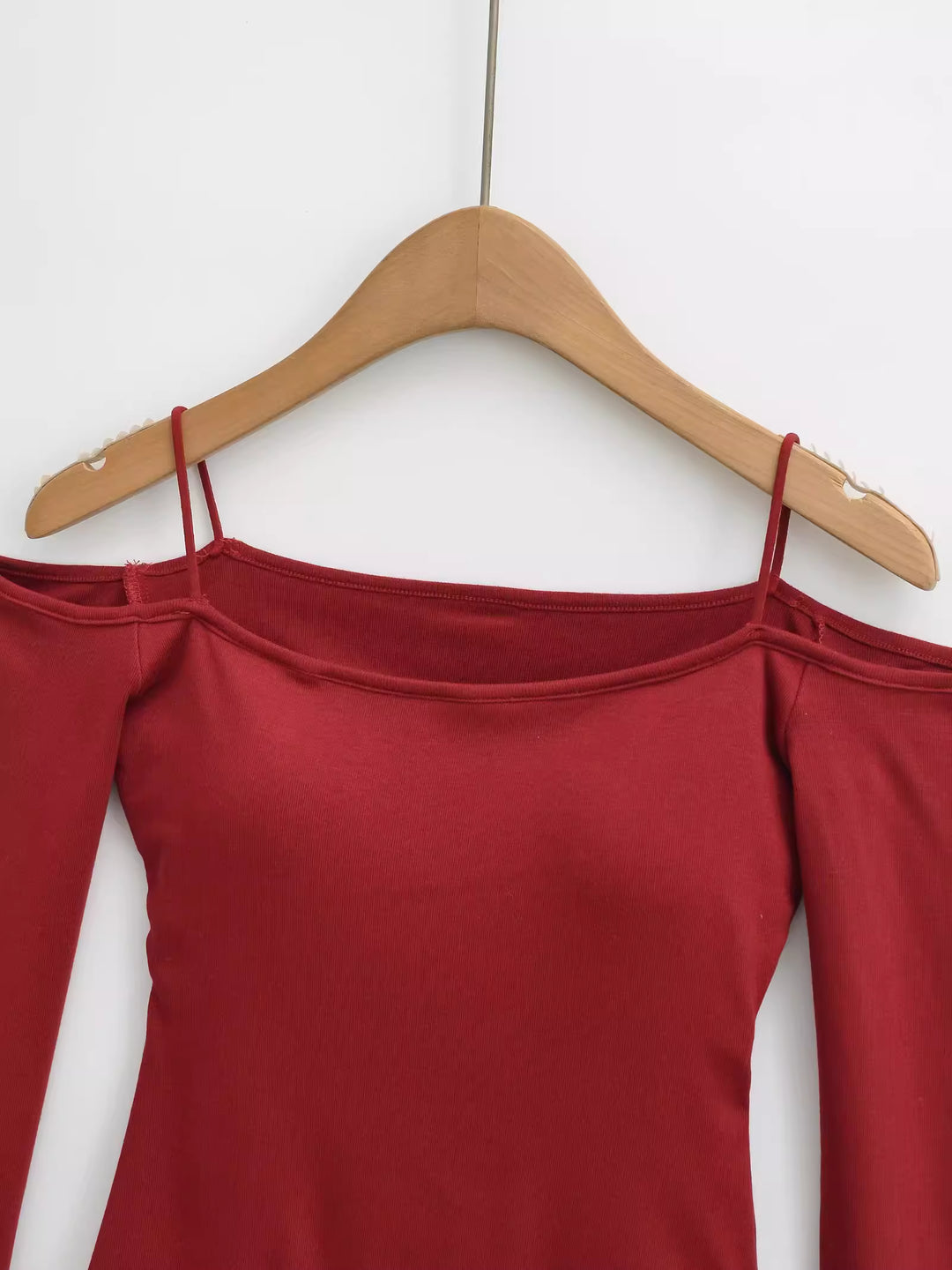 カップ付きオフショルダートップス