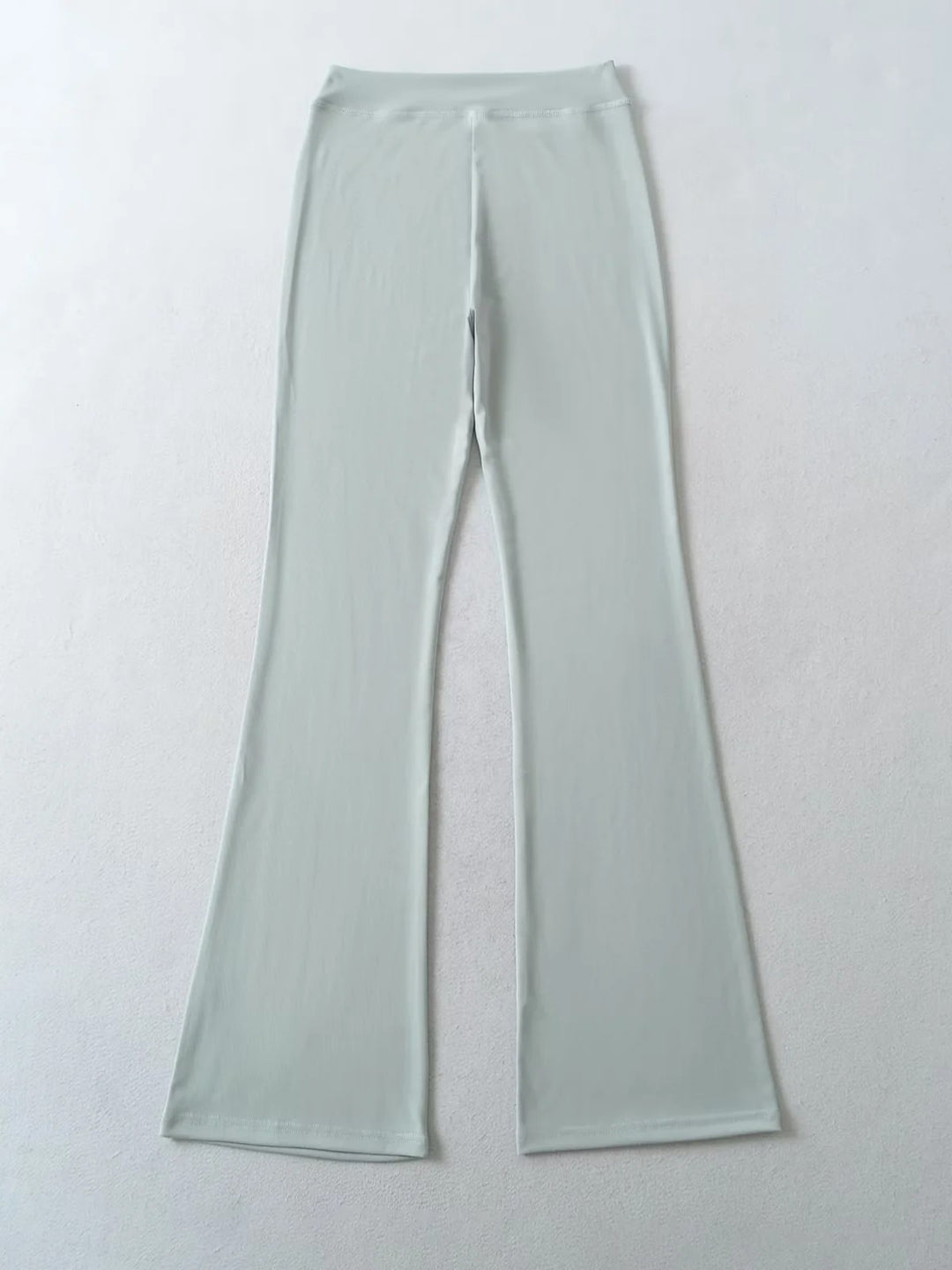 ソリッドカラーストレッチフレアパンツ