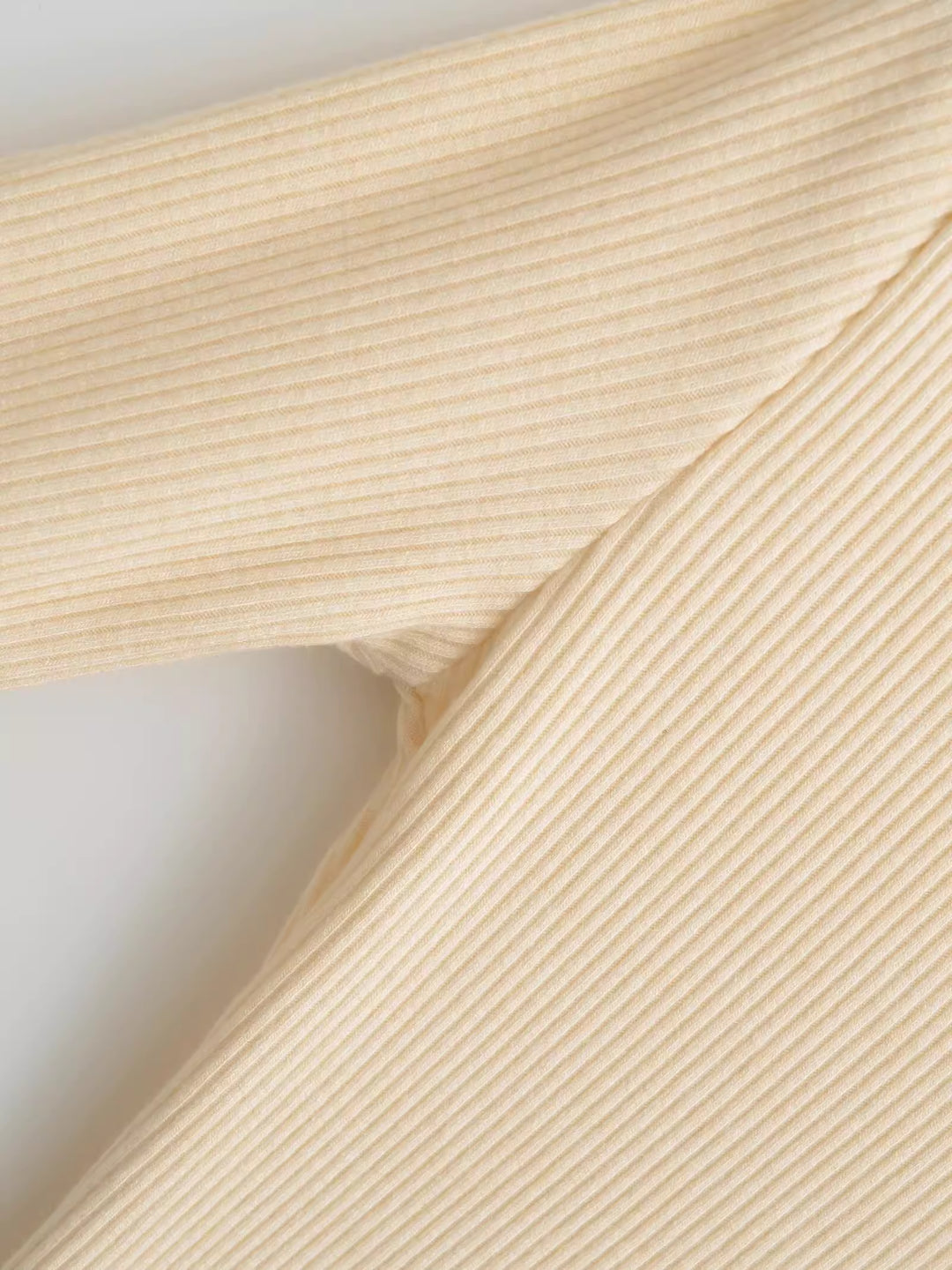 アシンメトリーネックリブトップス