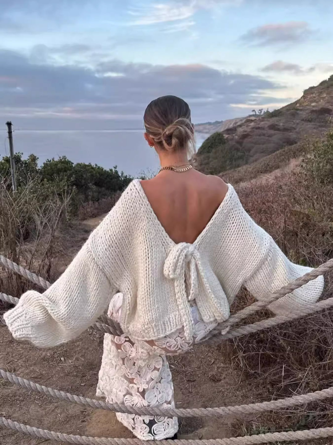 バックオープンリボンセーター