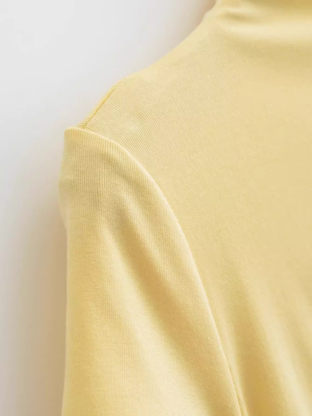 ソフトドレープモックネックショートスリーブトップス