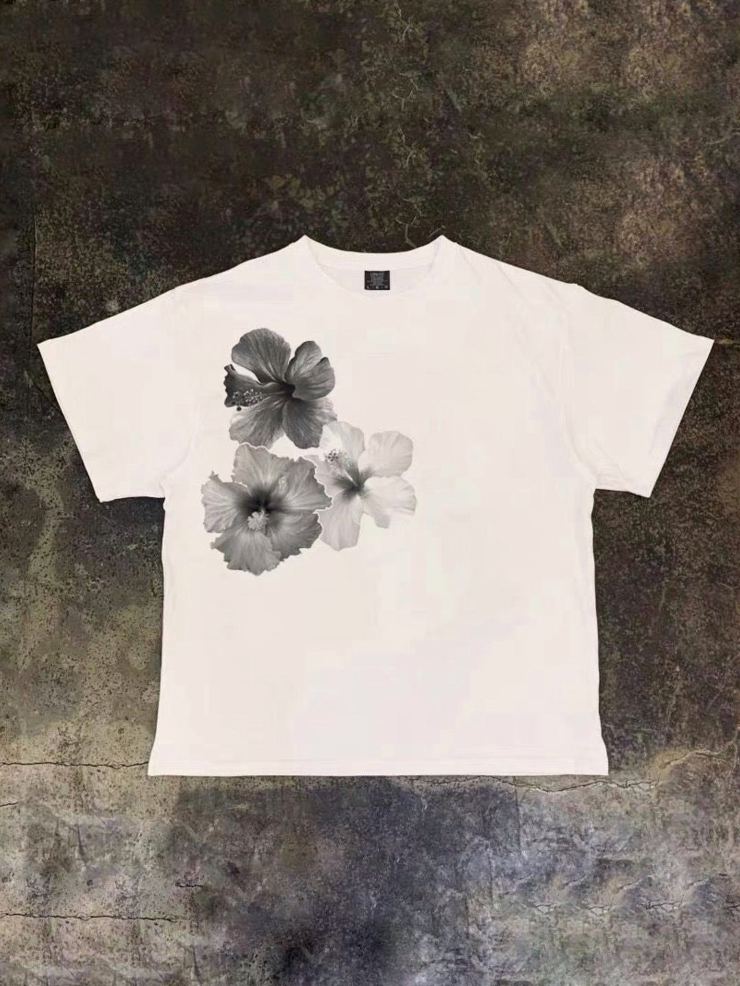 モノクロハイビスカスプリントTシャツ
