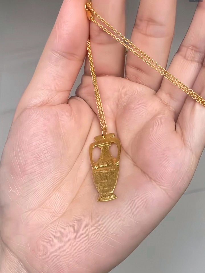 アンフォラモチーフ ゴールドネックレス