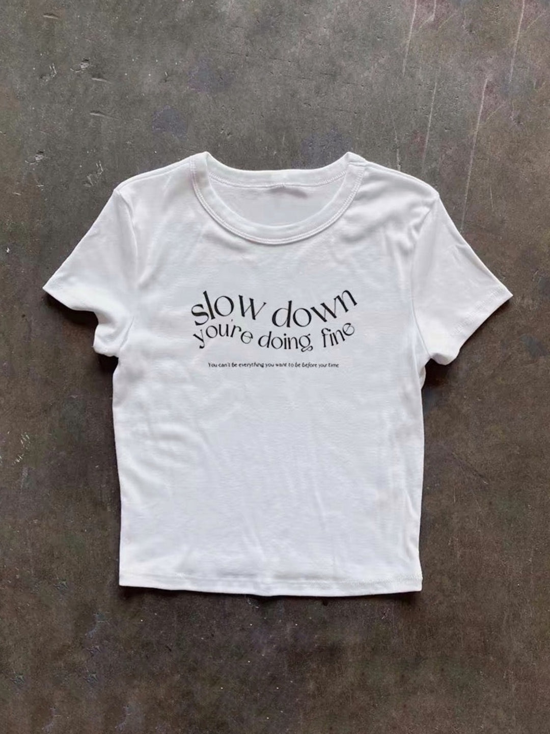 Slow Down Logo プリントTシャツ