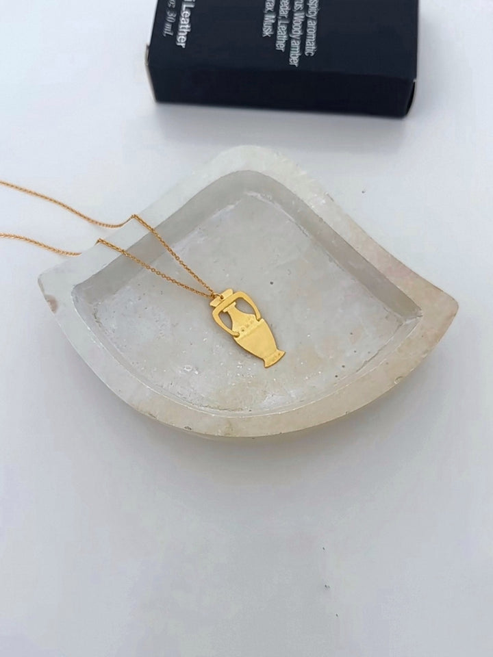 アンフォラモチーフ ゴールドネックレス